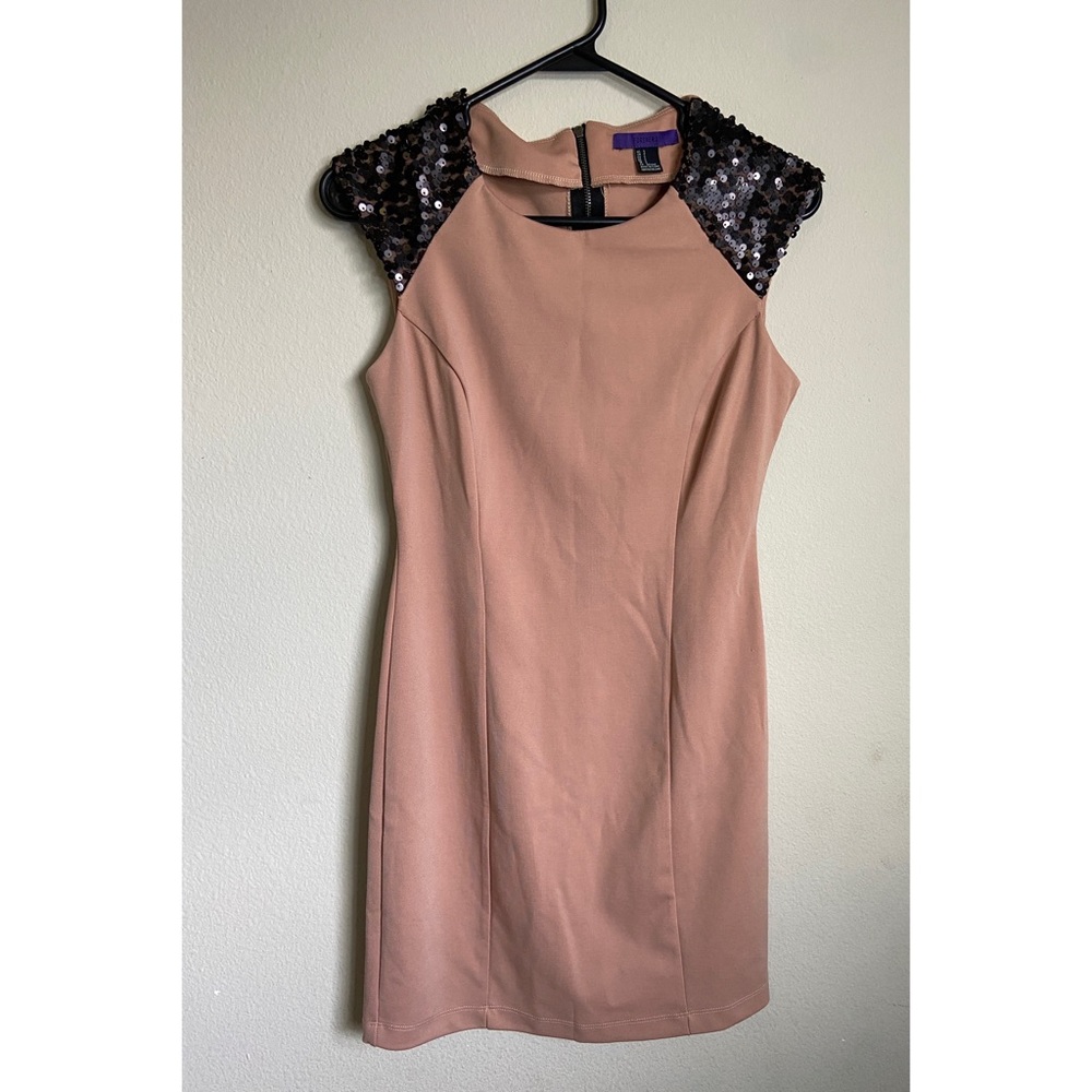 NUDE PINK DRESS. SEQUIN SHOULDERS 🖤🌸